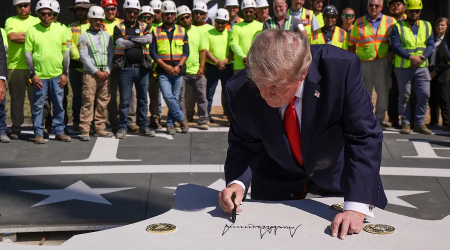 donald-trump-6-gty-gmh-260819_1787157601531_hpMain_16x9
