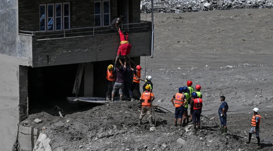 nepal-flood-11-gty-gmh-260827_1787837630041_hpMain_16x9