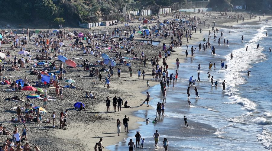 southern-california-heatwave-gty-bh-100426_1791118728128_hpMain_16x9