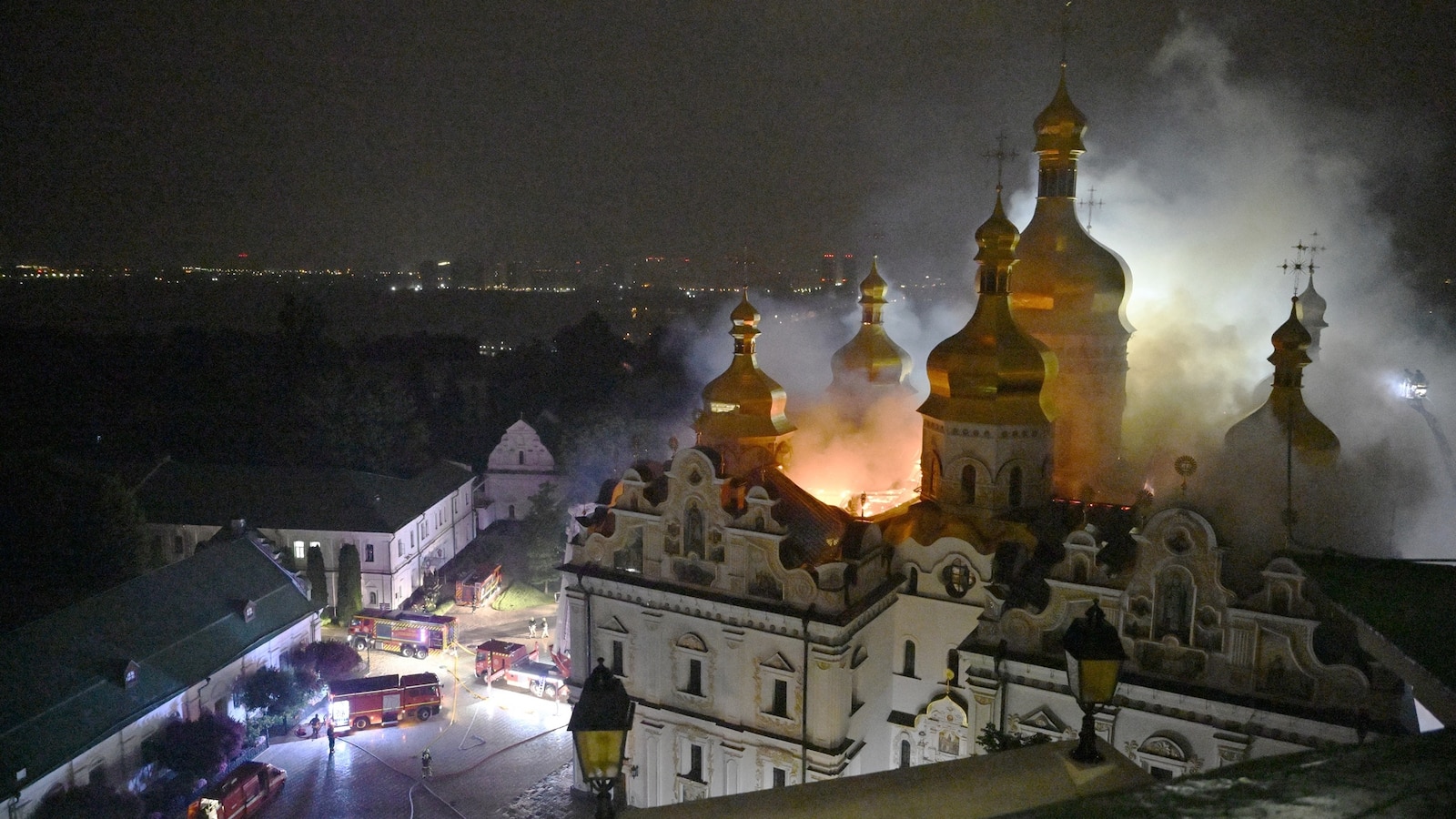 Kyiv-church-fire-DB-260615_1781507564362_hpMain_16x9