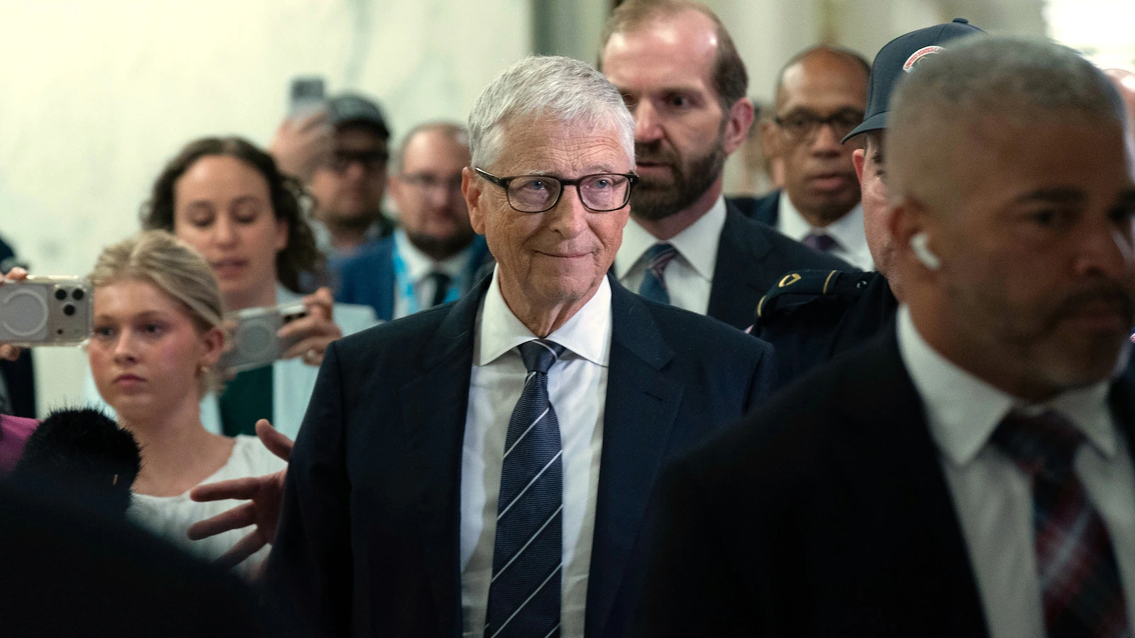 bill-gates-ap-jef-260622_1782141182998_hpMain_16x9