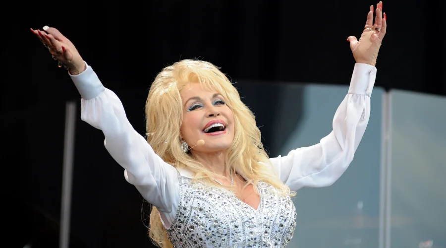 DollyParton_gty_sn_260830_1788122761325_hpMain_16x9